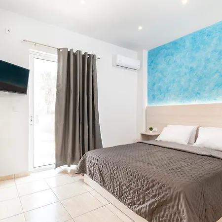 Azure Edge - Seafront View - Apartamento Tigaki