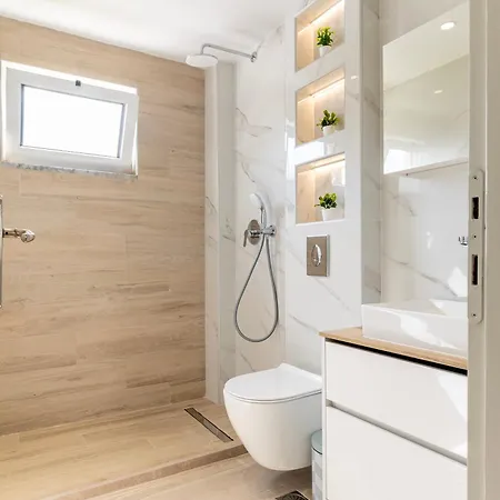 Appartement Azure Edge - Seafront View -
