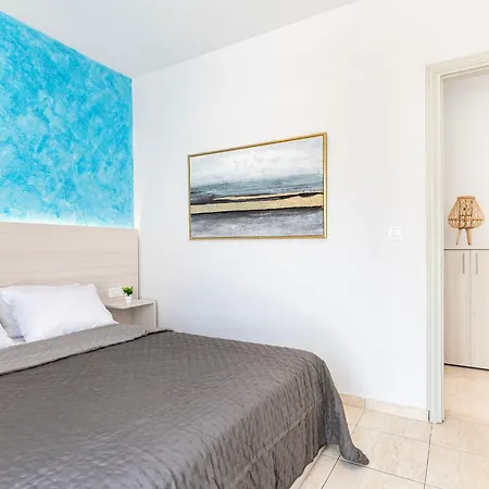 Azure Edge - Seafront View - Apartamento