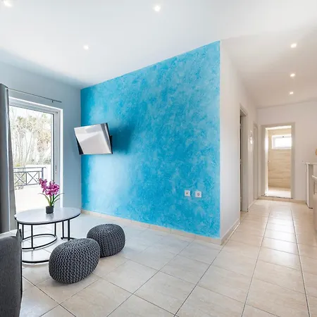 Azure Edge - Seafront View - Appartement